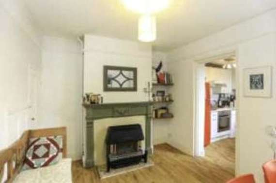 2 bedroom End of Ter...